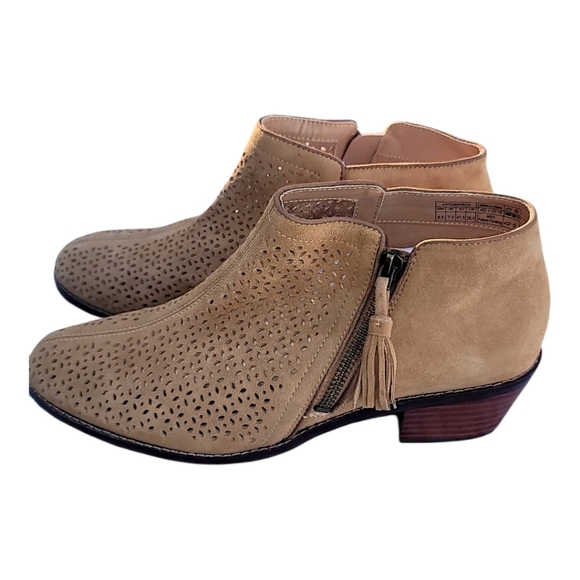 Vionic Perforated  Suede Tan Boot Size 9.5 - Picture 2 of 7